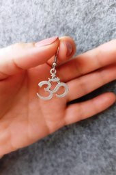 Ohm Yoga Şekilli Kadın Küpe Çift Adet Gümüş Kaplama El Yapımı Kadın Küpe - 4