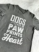 Dogs Leave Paw Prints On Your Heart Pembe Tişört - 7