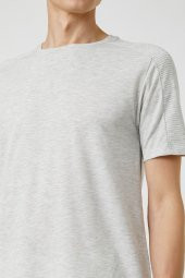 Bisiklet Yaka Tişört Dokulu Kısa Kollu Dar Kesim thumbnail 5