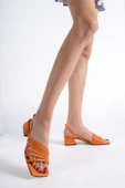 ButterflyS Turuncu Asimetrik Çok Bantlı Kısa Kalın Topuklu Sandalet - 1