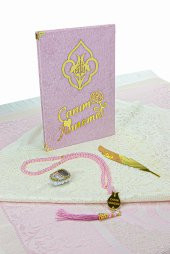 Anneler Günü ve Doğum Günlerine Özel Kadife Kaplı Sandıklı Seccadeli Yasin Hediyelik Seti thumbnail 3