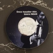Veraart Işıklı  Müslüm GÜRSES Temalı Önce Hayaller Ölür,Sonra İnsan Bardak Altlığı - 1