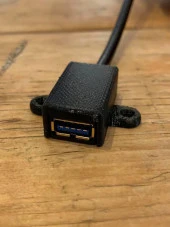 Amazon Basics Usb 3.0 Kablosu İçin Usb Uzatma Masası Montajı Plastik Aparat - 1