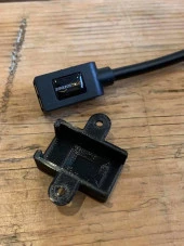 Amazon Basics Usb 3.0 Kablosu İçin Usb Uzatma Masası Montajı Plastik Aparat - 2