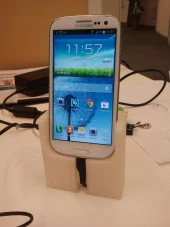 Samsung Galaxy S3 Dock Plastik Aparat - 1