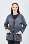 Kadın Siyah Gri Desenli Triko Düğmeli Cepli Kışlık Anne Hırkası thumbnail 2