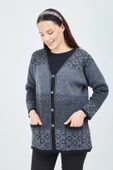 Kadın Siyah Gri Desenli Triko Düğmeli Cepli Kışlık Anne Hırkası thumbnail 4