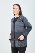 Kadın Siyah Gri Desenli Triko Düğmeli Cepli Kışlık Anne Hırkası thumbnail 5
