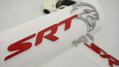 DK Tuning Dodge Challenger Charger SRT Hellcat Gri Kırmızı Logo Arma thumbnail 1