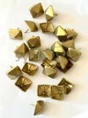 25 Adet 20 mm Piramit Sarı Kabara Raptiye Hobi Çivisi Koltuk Çanta Tasarım Aksesuar Süsü - 2