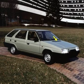 Skoda Forman 1988-1995 Motor Kaput Üstü Plastik Çıta 115762140 - 1