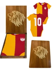 Galatasaray Bebek Metin Oktay Hediye Ahşap Kutulu Forma Zıbın thumbnail 1
