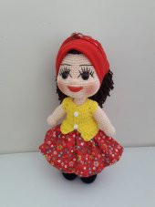 Sarı Yelekli Yöresel Köylü Kızı Bebek Amigurumi Organik Oyuncak - 1