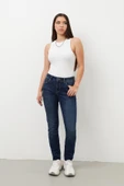 Kadın Orta Bel Düz Dar Kesim Jean Pantolon Lacivert thumbnail 2