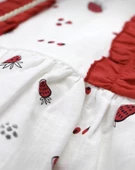 Kız Bebek Keten Fırfır Askılı Çilek Model Elbise ve Sahte Çilek Modelli Çanta Takımı - 4