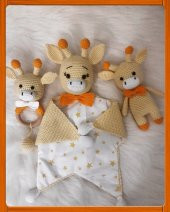 Sevimli Zürafa Amigurumi Uyku Arkadaşları ve Çıngırak Takımı - 1