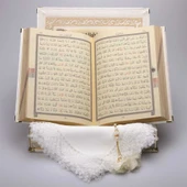 Şal + Tesbih + Kuran Hediye Seti (Orta Boy, Krem, Gold Pleksi) thumbnail 4