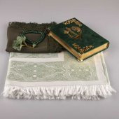 Şal + Seccade + Tesbih + Kuran Hediye Seti (Hafız Boy, Kadife, Zeytin Yeşili) thumbnail 2