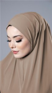Sütlü Kahve Pratik Hazır Geçmeli Tesettür Eşarp Sandy Kumaş Yırtmaçlı Düz Hijab 2310_26 - 3