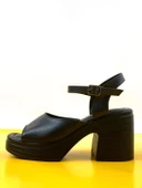 Basskan Kence Sİyah Tek Bant Topuklu Ortopedik Taban Sandalet thumbnail 3