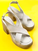 Basskan Sence Bej Ortopedik Taban Yüksek Topuk Platform Sandalet thumbnail 3