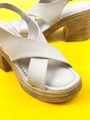 Basskan Sence Bej Ortopedik Taban Yüksek Topuk Platform Sandalet thumbnail 2