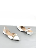 Basskan Bere Beyaz Tokalı Sivri Burun Sandalet Terlik Alçak Topuk thumbnail 2