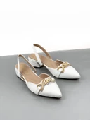 Basskan Bere Beyaz Tokalı Sivri Burun Sandalet Terlik Alçak Topuk thumbnail 3