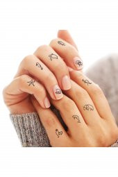 Minimal Figürler Parmak ve Tırnak Dövmesi thumbnail 1