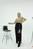 Siyah Düğmeli Triko Etek - 2