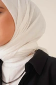 Püsküllü Model Beyaz Ayrobin Eşarp thumbnail 4