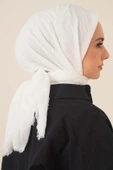 Püsküllü Model Beyaz Ayrobin Eşarp thumbnail 3