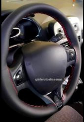 Renault Clio 4 Uyumlu Dikmeli Deri Direksiyon Kılıfı Siyah Deri Kırmızı Ipli (38×11cm) thumbnail 1