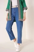 Paça Yırtmaçlı Jean Pantolon Orta Mavi thumbnail 2