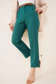 Yırtmaçlı Kemerli Zümrüt Yeşili Pantolon - 1