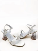Basskan Kadın Beyaz Koll Burgu Şeffaf Topuk Bilekten Bağlamalı Tekbant Taşlı Sandalet - 1