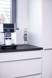 Brennenstuhl Estilo Mutfak ve Ofis İçin Çelik Yüzeyli Köşeli 4 Soketli 2 USB li 2 MT Uzatma Kablo Beyaz - 3