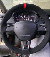 Skoda Super B Uyumlu Dikmeli Direksiyon Kılıfı Kırmızı Yüzüklü Alkantara (Nubuk) thumbnail 1