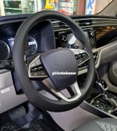 Hyundai İX35 Uyumlu Deri Dikmeli Direksiyon Kılıfı Soft Gri Ipli 38×10.5CM thumbnail 1