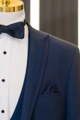 Slimfit Armürlü Kırlangıç Çıkmalı Yaka Yelekli Papyonlu Smokin Takım Elbise - 5