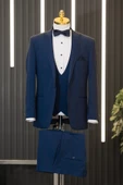 Slimfit Armürlü Kırlangıç Çıkmalı Yaka Yelekli Papyonlu Smokin Takım Elbise - 4