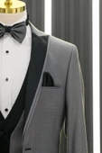 Slimfit Armürlü Kırlangıç Çıkmalı Yaka Yelekli Papyonlu Smokin Takım Elbise - 3
