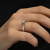 4 Tırnaklı Swarovski Taşlı 925 Gümüş Tektaş Yüzük thumbnail 1