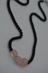 STONEAGE JEWELLERY Pembe Kuvars ve Oniks Taşlı Metalsiz Kolye thumbnail 2