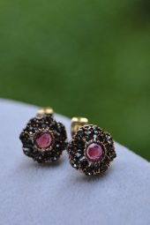 STONEAGE Kök Yakut Taşlı Çivili Otantik Bayan Küpe - 2