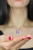 Kamelya Serisi Mor Ametist Taşlı Kar Tanesi Kolye 925 Ayar Gümüş Zincirli Kolye thumbnail 1