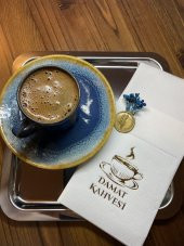 Gold Yaldızlı Beyaz Çiçekli Damat Kahvesi Cepli Peçete - 1