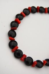 STONEAGE Orijinal Oniks ve Mercan Taşlı T Kilitli Şifa Kolyesi thumbnail 4