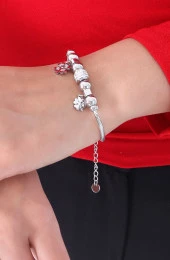 Kadın Taşlı Yoncalı Çelik Bileklik Altın Kaplama Gümüş Renk thumbnail 3