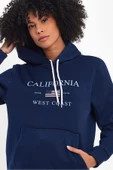 Kadın Kapşonlu Rahat Kalıp İçi Polarlı 3 iplik  Amerikan Baskılı Swetashırt spr24swk01 thumbnail 7